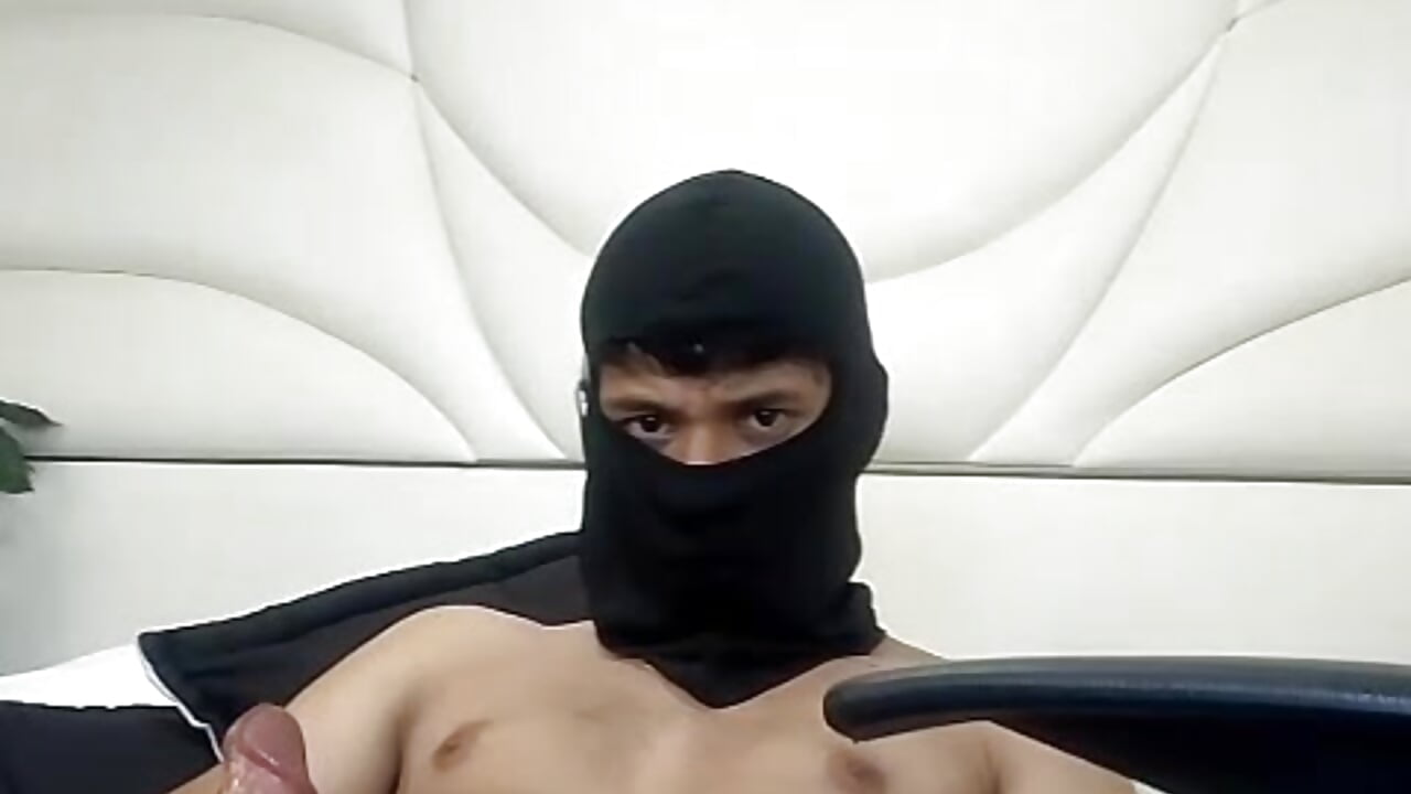 "Do you excite what you see? It's just the trailer ..." - video axelvega_ kameramallilta