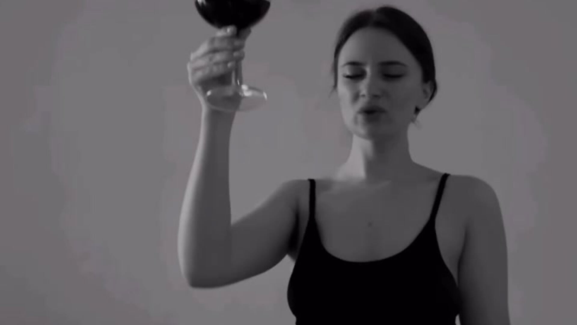 With a glass of cherry juice - video by Luna_Raee cam model