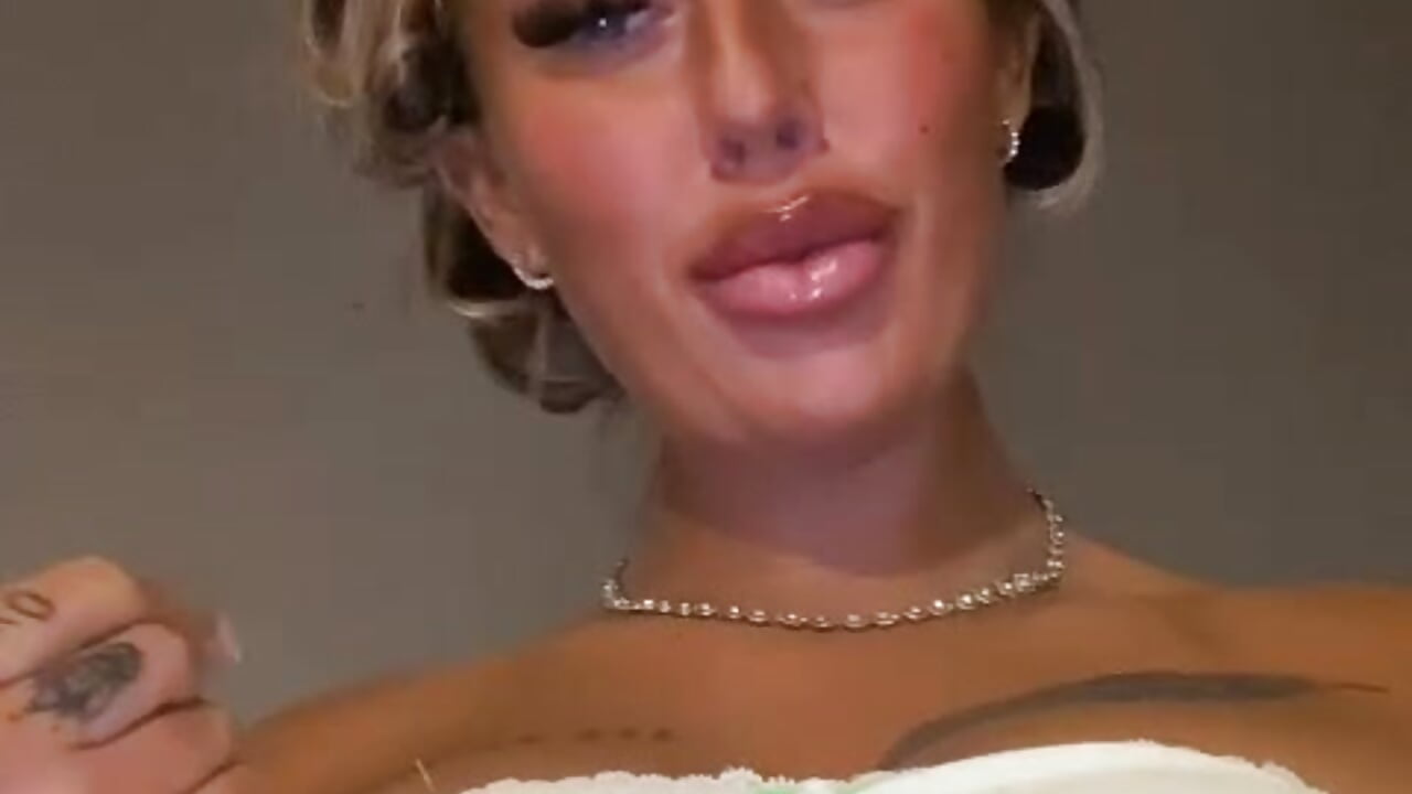 Your favourite spicy girl🥰 - video av EllieMaeBaby cam model