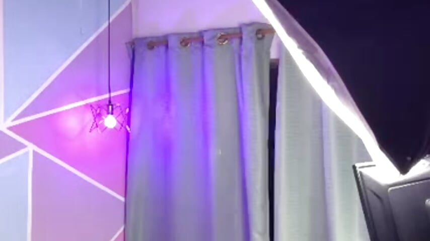 They spy on me while I have a delicious orgasm with a plug in my ass. 🧐😛😈