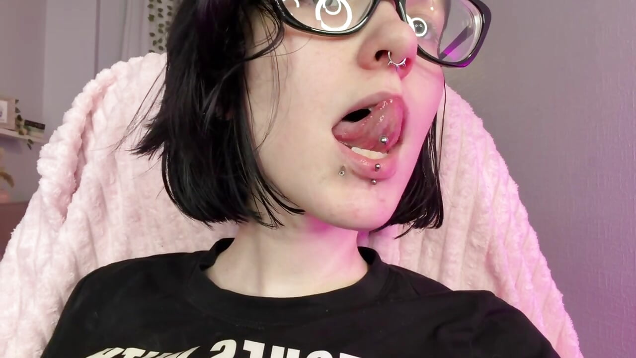 Piercing - vidéo du modèle de showcams HazelTompson