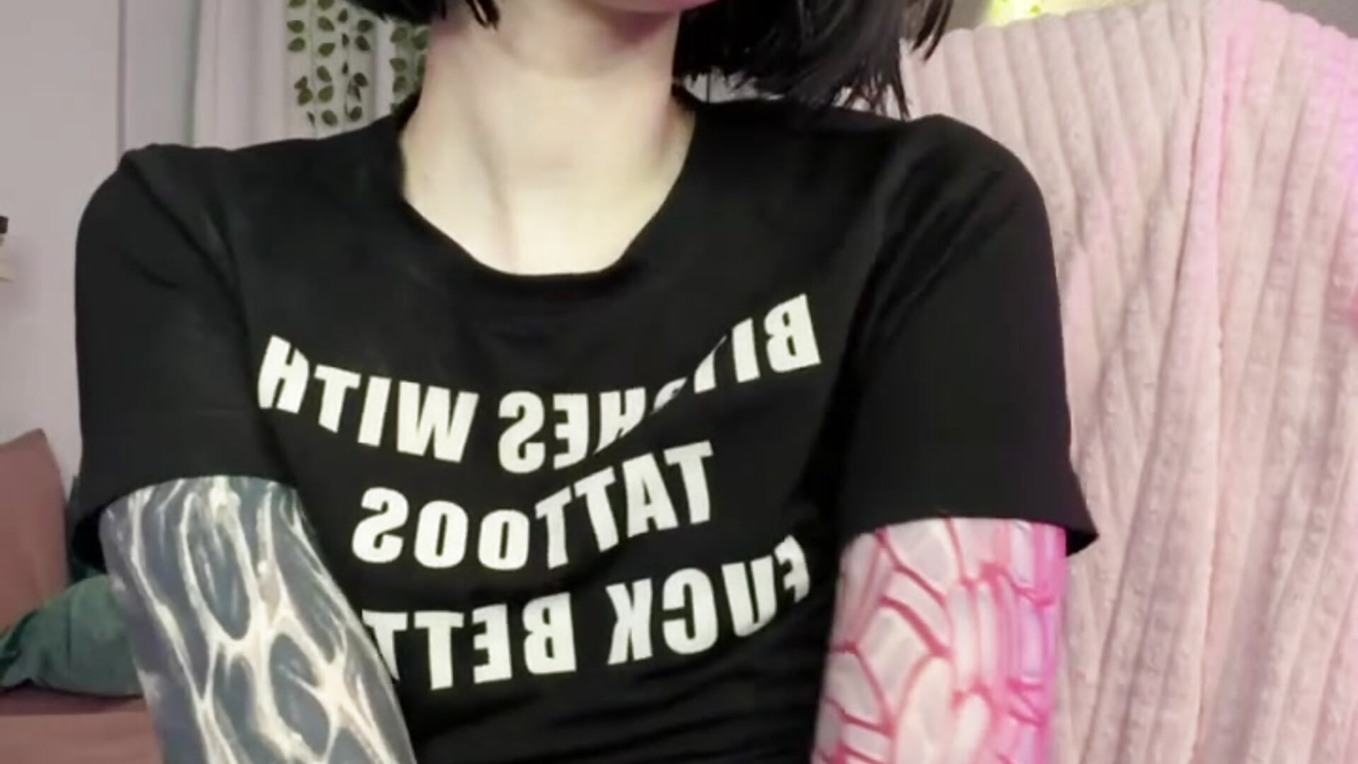 My hot tattoos 😈 - vidéo du modèle de showcams HazelTompson
