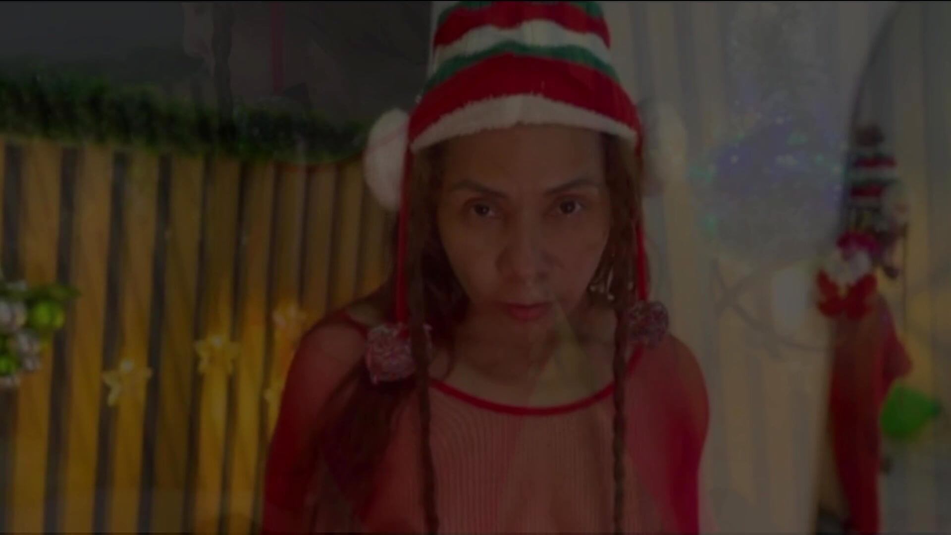 💪 Santa's elves flex 🎄－カメラキャストのkora__65の動画