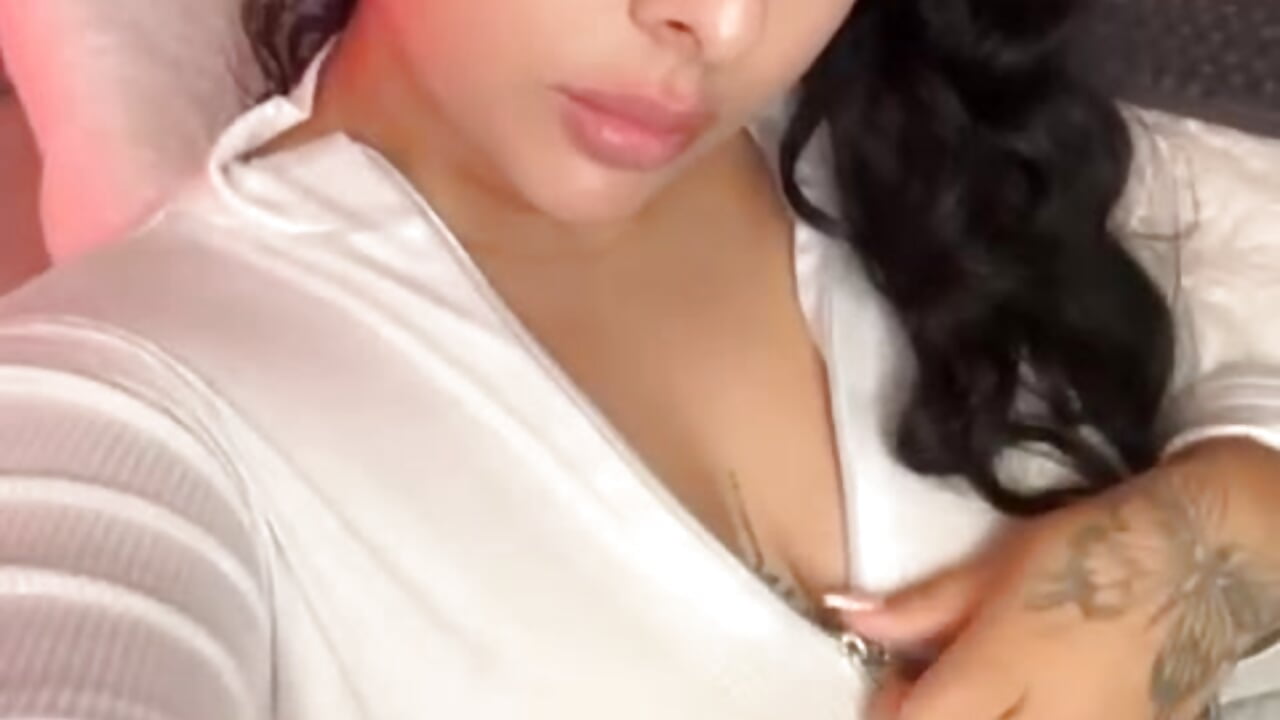 Flirty Eyes, Naughty Mind - video van Hannasscott cam-model