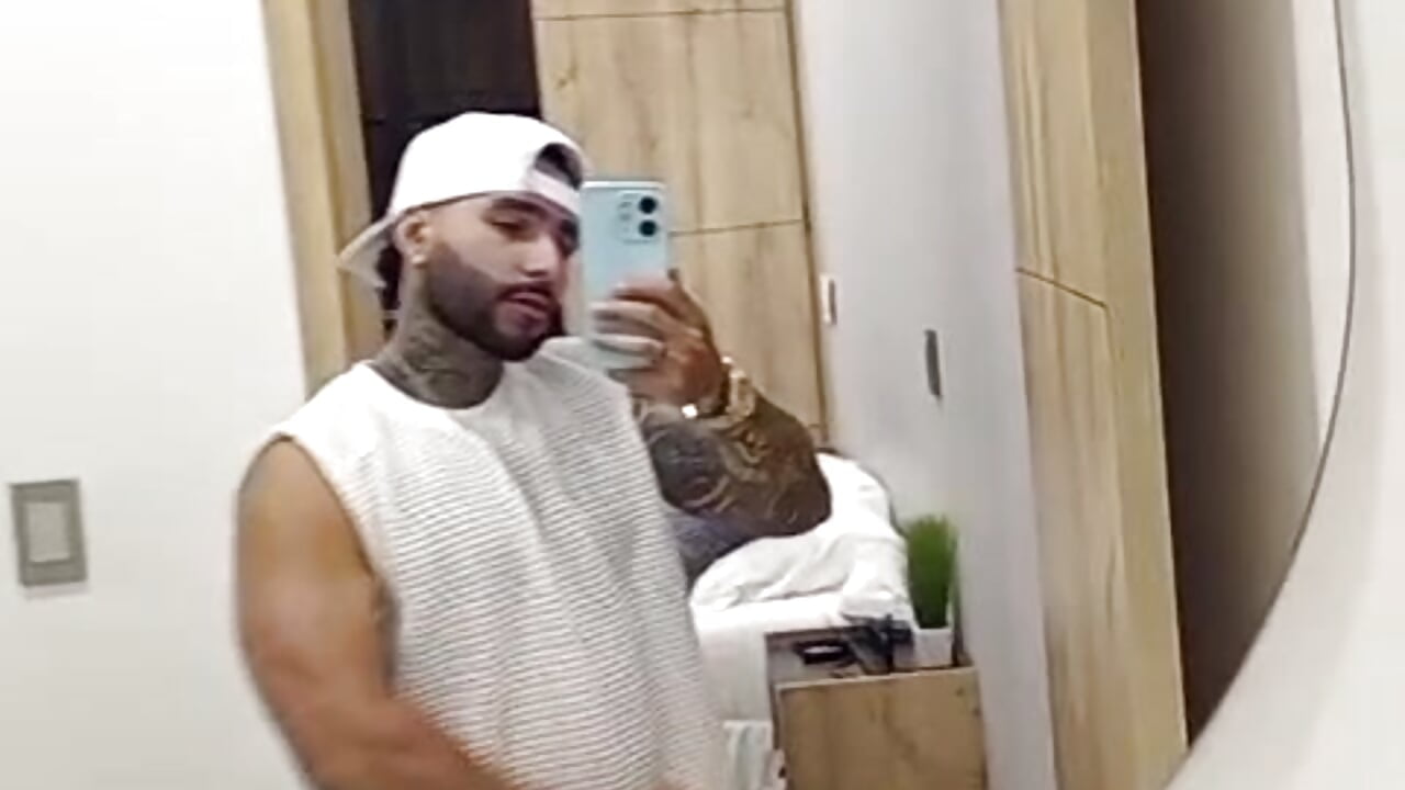 Look that muscles - vidéo du modèle de showcams Apolo_rousse1