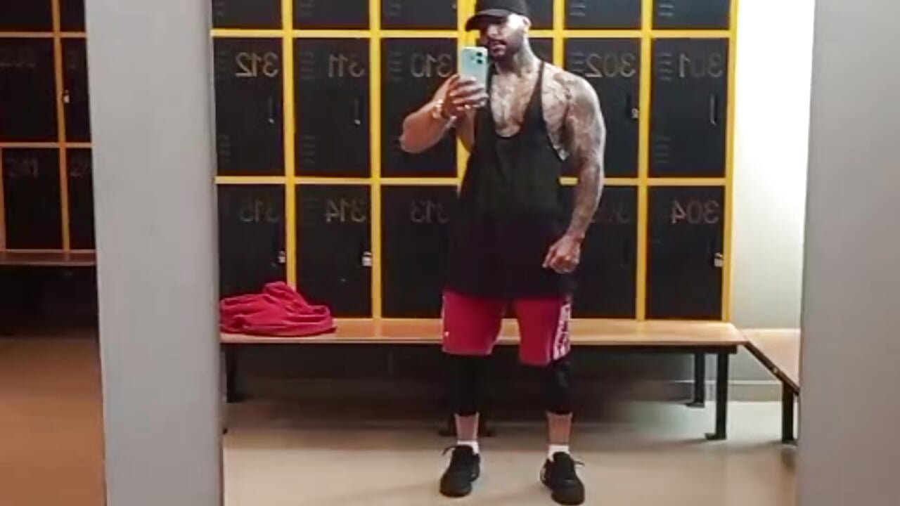 Look at me, i am a moster! imagine my cock - vidéo du modèle de showcams Apolo_rousse1