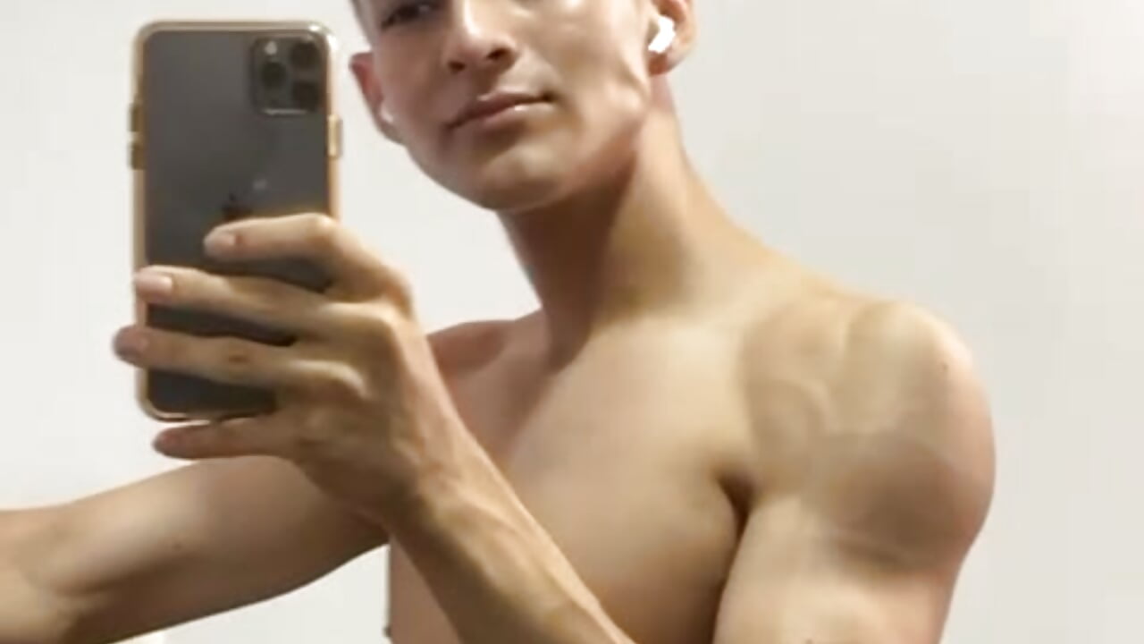 Yo - Matiius18 캠 모델의 동영상