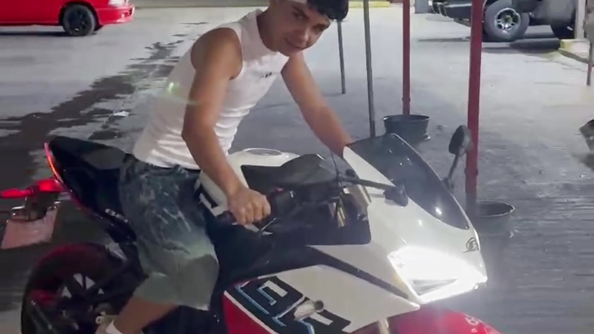 Scooter - video oleh model kamera Violet_Dream2