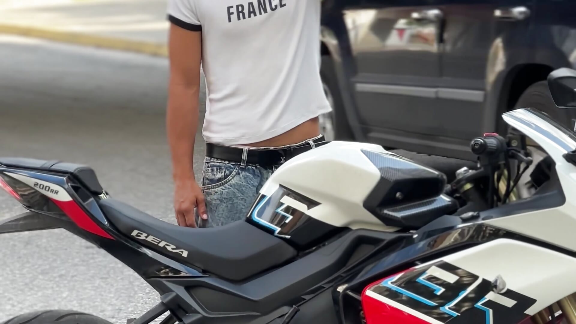 Sexy motorcycle - vídeo de la modelo de cam Violet_Dream2