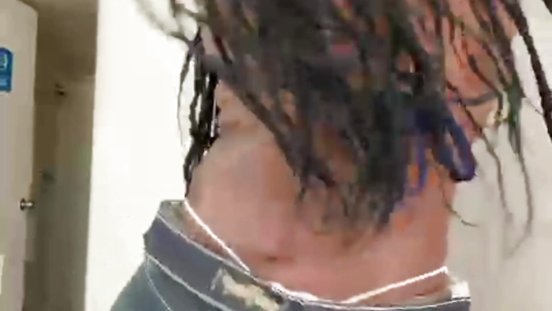 Twerking, shaking my big booty🍑 - video by SarabyEbony cam model