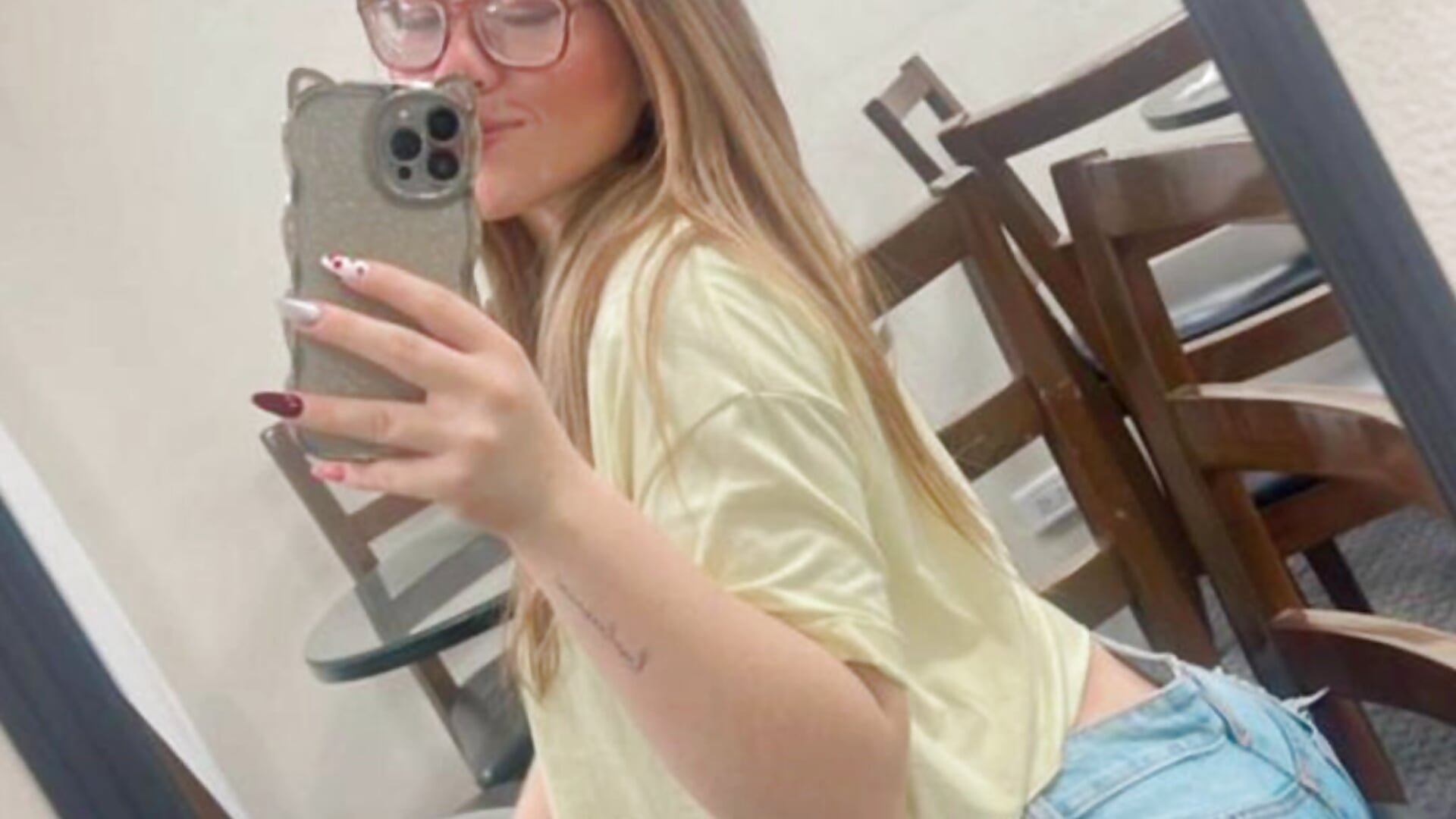 bd2b94ccd1e344328f74659da0f2602f - Bella_l主播的视频