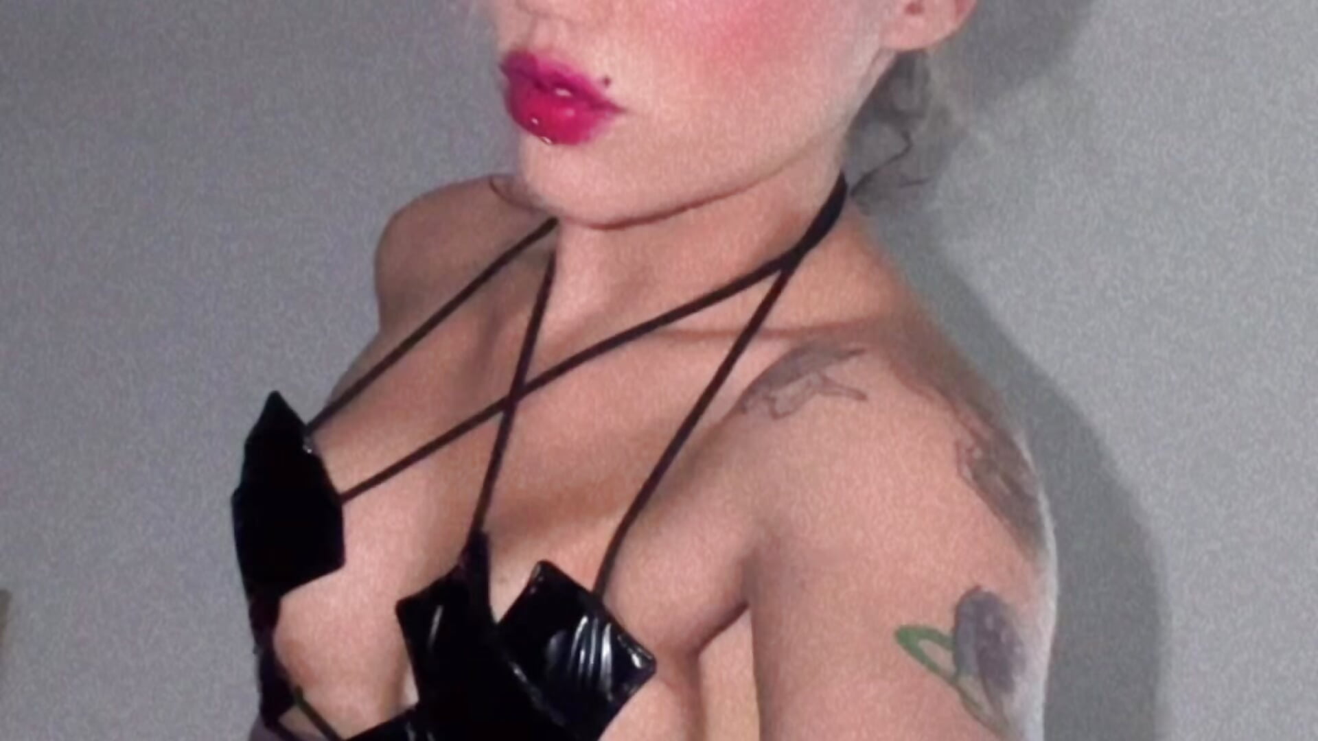 5AD4C4CE-8DC2-4D0C-8D51-309538D900B3 - Vídeo de Newmeshh, modelo de vídeos