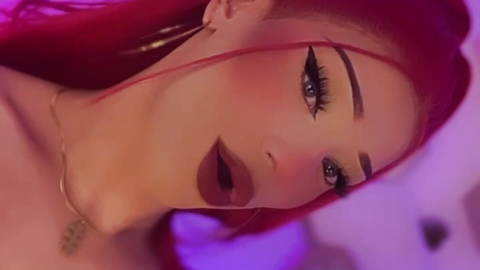 Red Hair♥ - video by EmmaXlion cam model