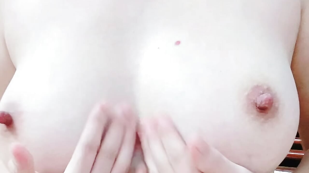 The video doesn't feature her breasts or body shape. - video oleh Boyd98 kamera model