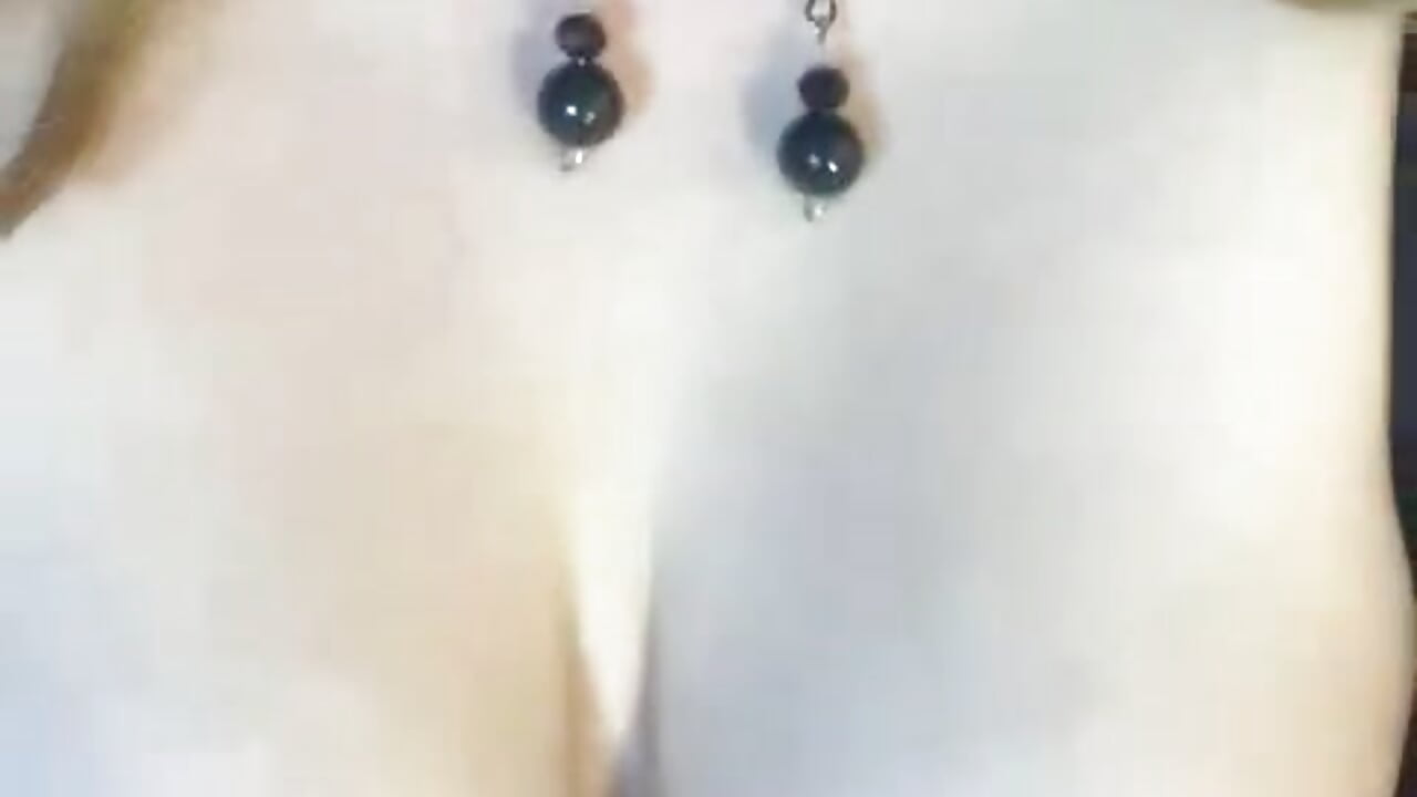 Finger wet pussy