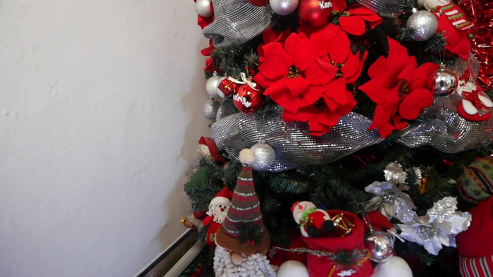 YOUR GIFT HAS ARRIVED🎄💋 - video by Kyoko_Bms cam model