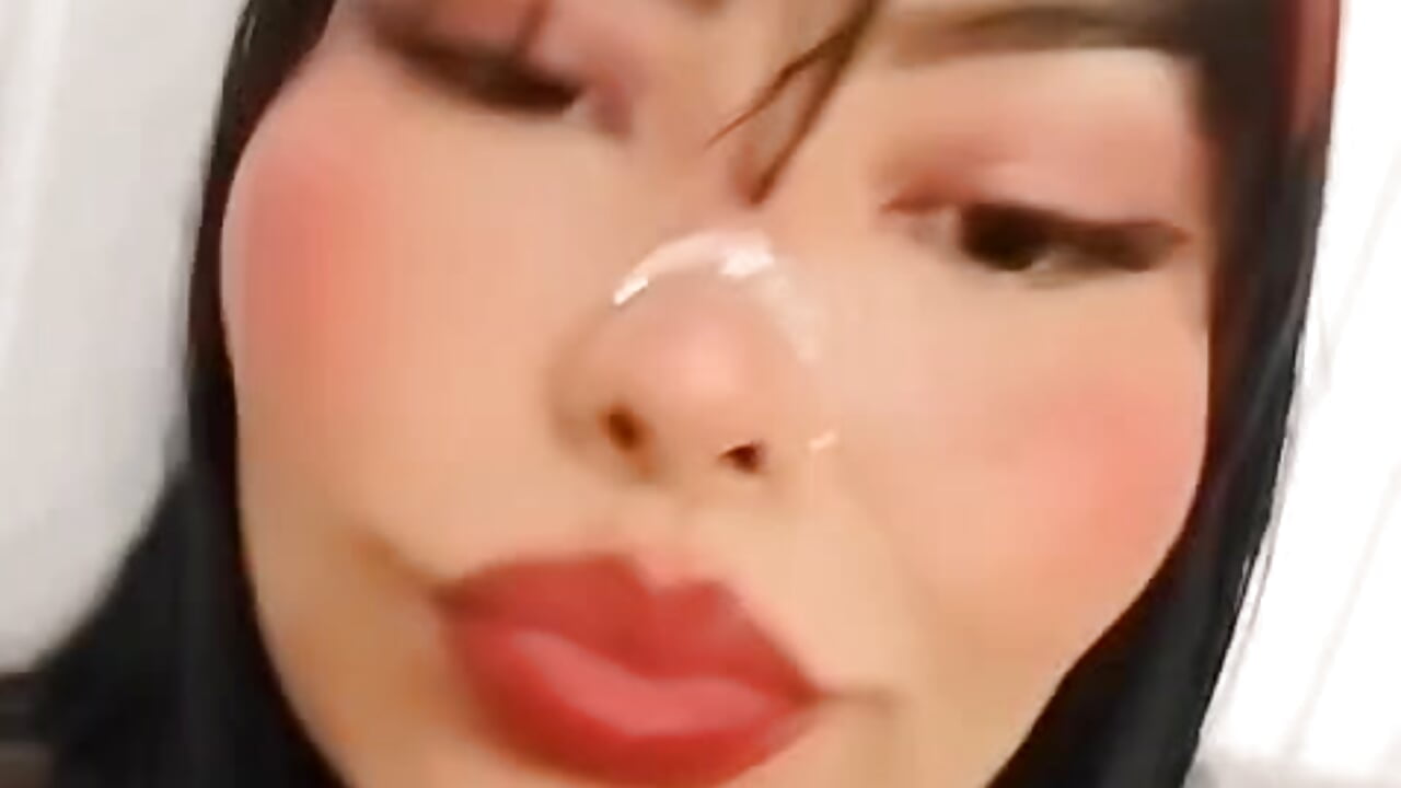 Kiss ❤️ - video by pocahontas_lantina cam model