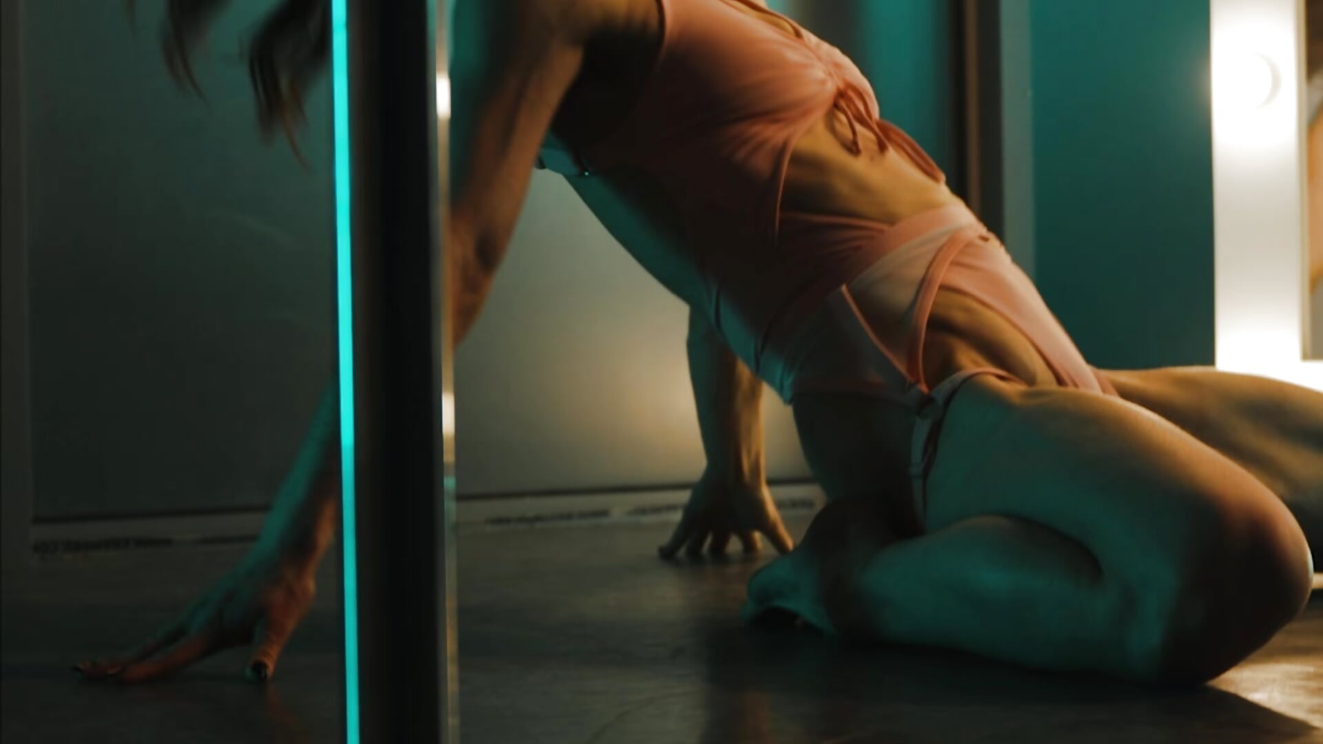 Pole sport - video by HotFrictions cam model