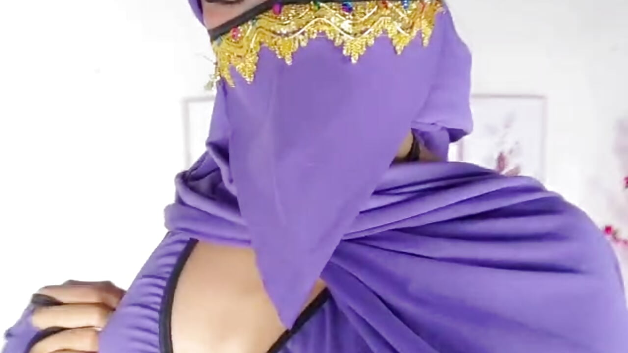 one look and youre already hooked!💖 - video by soul_arabian cam model