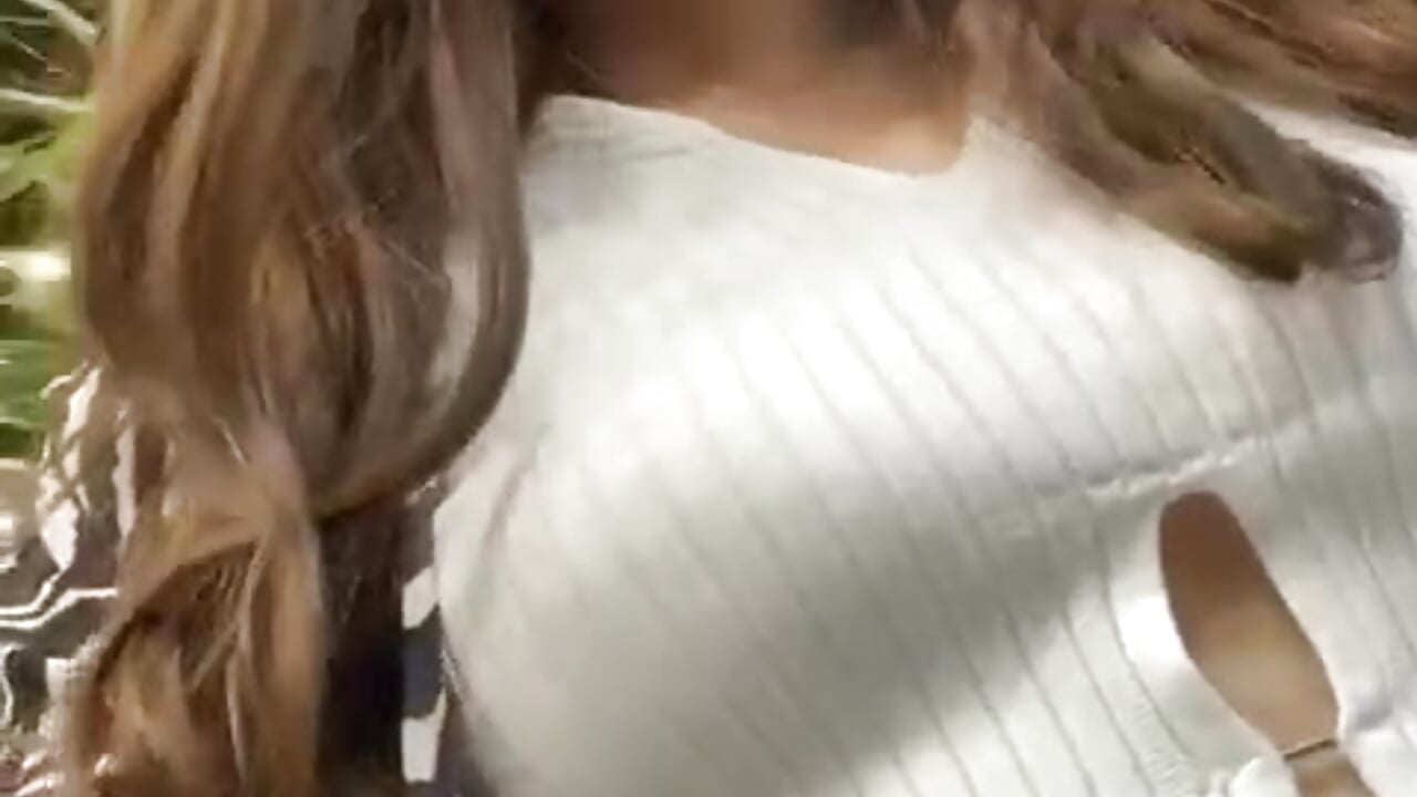 video5364047925137650412 - video by ElwynaBrickell cam model