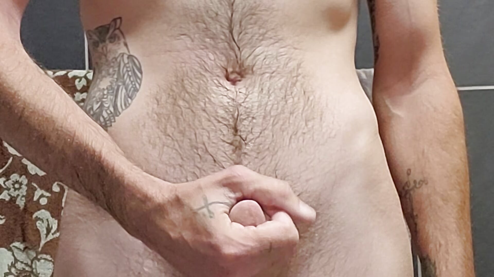 Bathroom play - video by BigDickRay1987 cam model