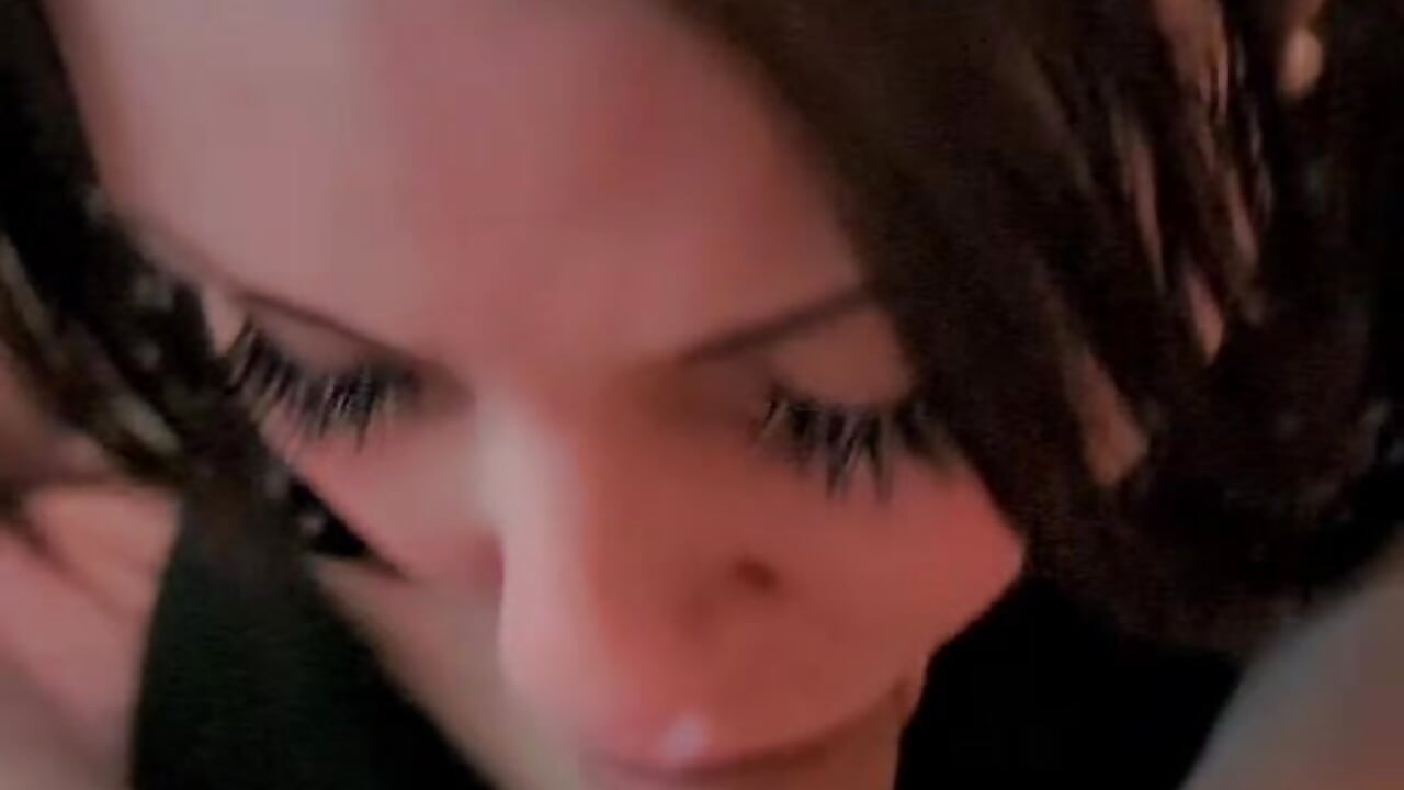 Sucking my favorite 💋 - video by SwedishBaabe cam model