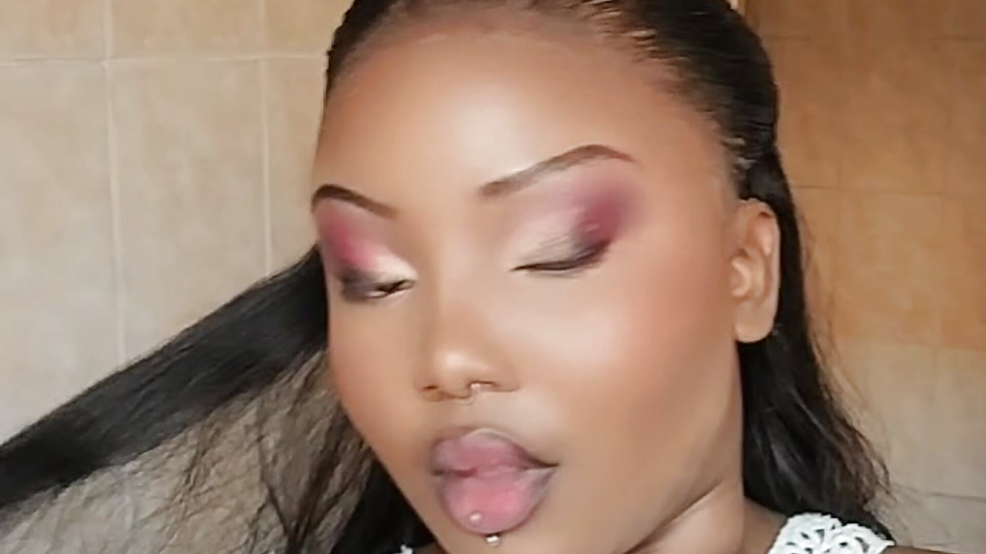 1000637530 - vídeo de la modelo de cam badasstallion