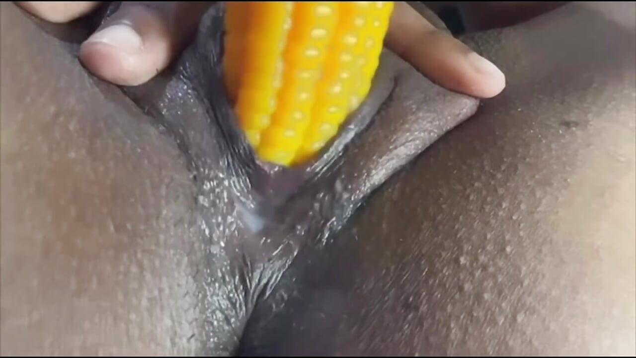 😻mira video no sabes cómo me sale mi  leche 🥛 y como me parto el 🍑 - video by Valen_1990 cam model