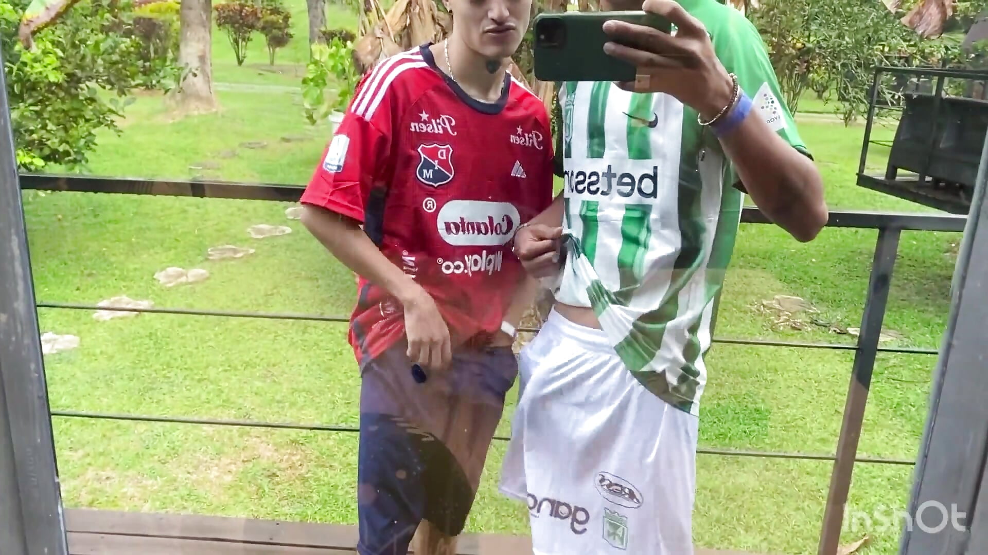 DIVERSIÓN EN EL GLAMPING - відео від вебкаммоделі skinny23cm