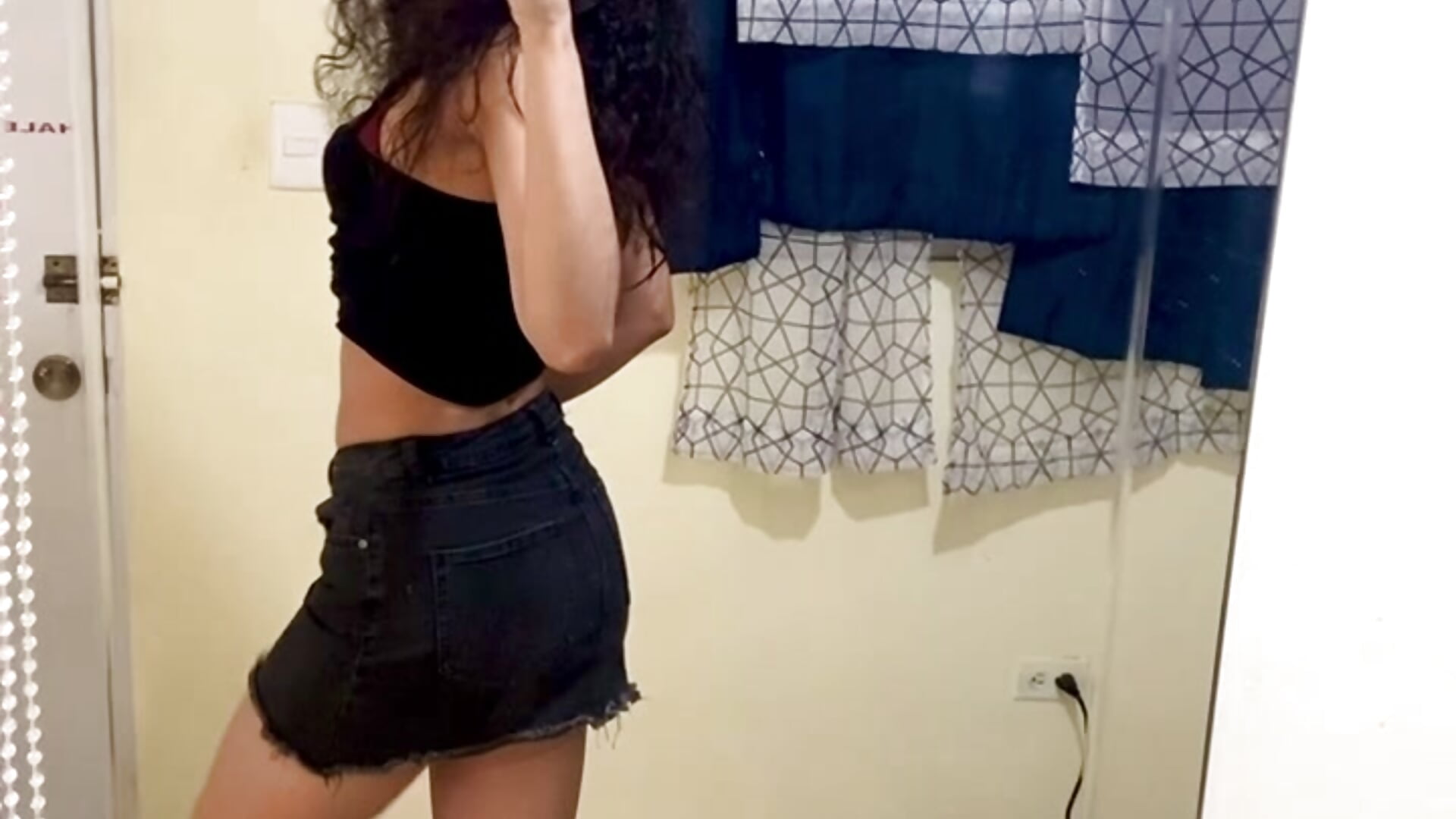 Back to black 🖤 - video di Sora_pasquale modella di cam