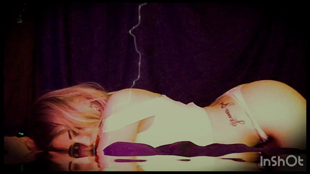 2m40s- Alexa in water wearing only bra n panties..