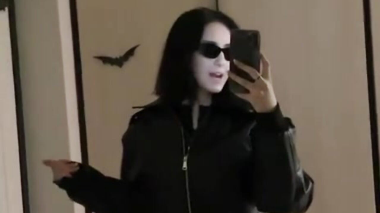 Dangerous..🔥 - video by Liaa_Shine cam model