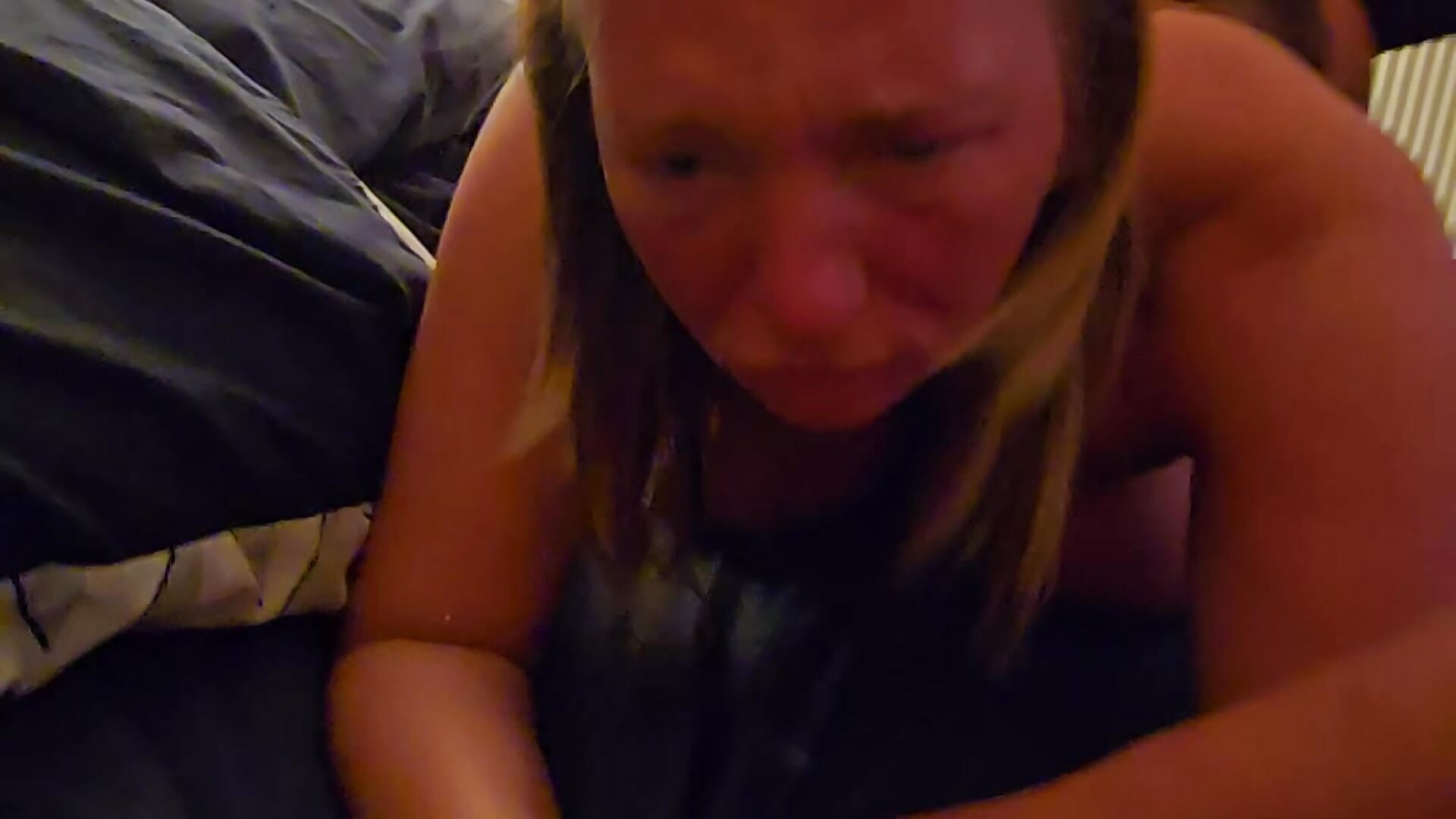 Hubby kisses wife, while getting fuck - video JustYourNormalCouple kameramallilta