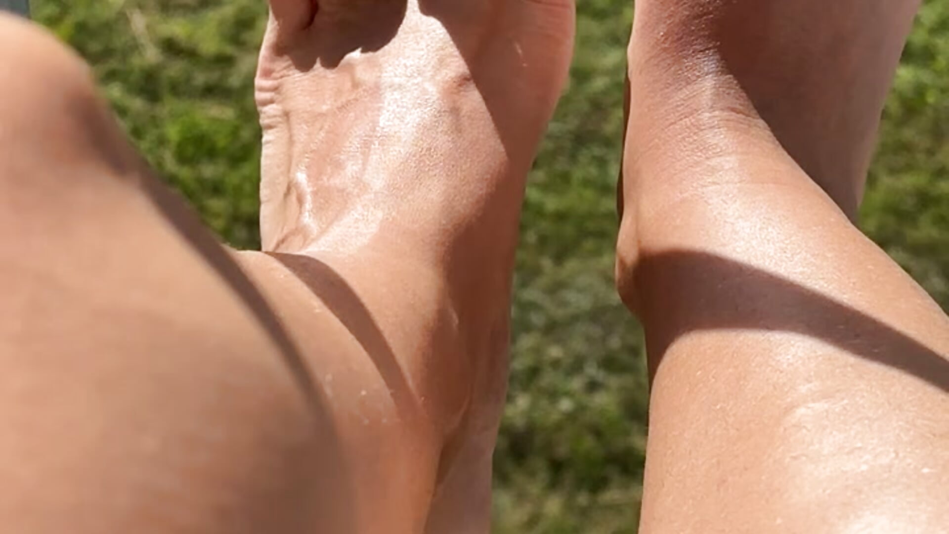 Suck on those toes 😈 – video od webkamerové modelky sonyaxbelle