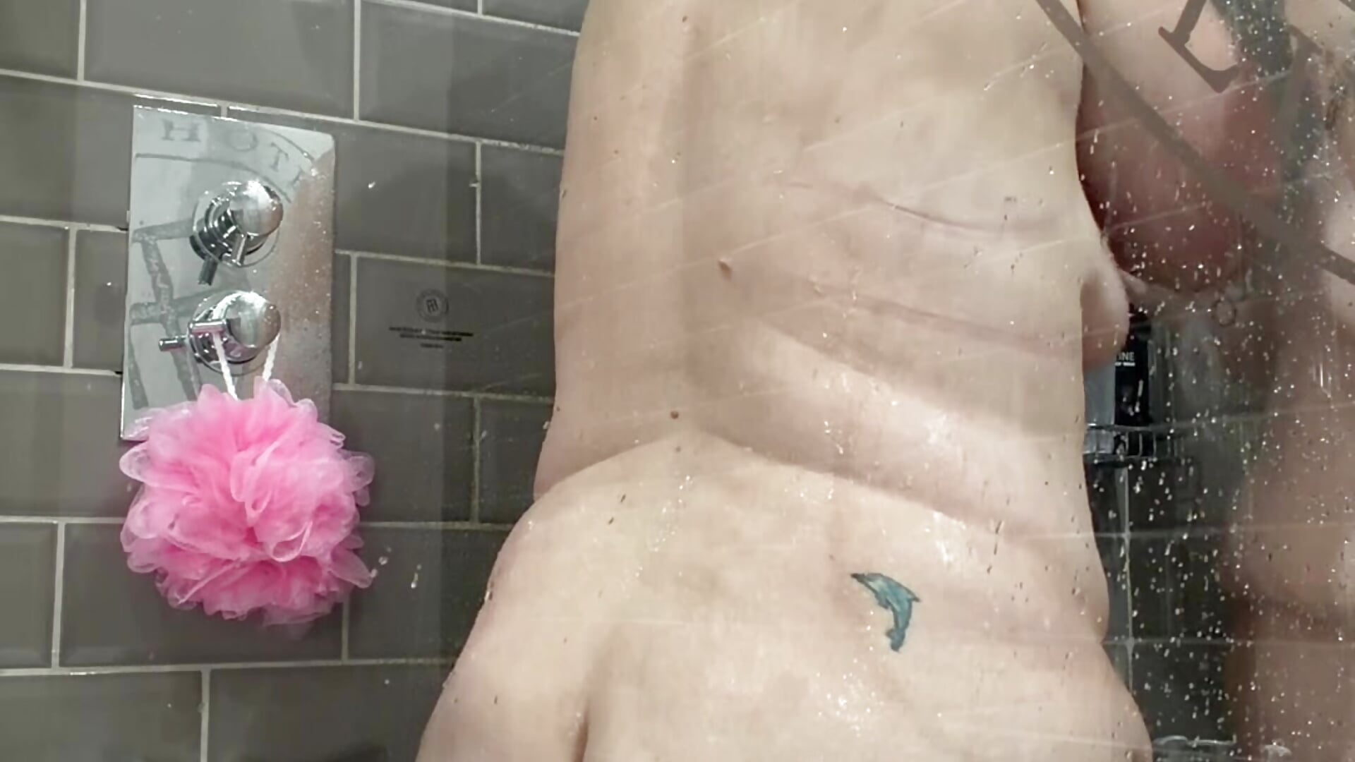 How we shower lol without swallowing too much water. – video af Curvy-Jinx cam-model