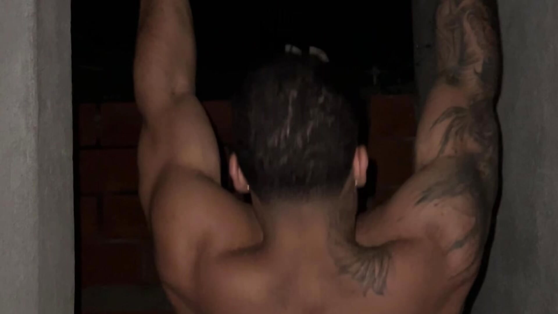 Pull ups ;) - video by Michael_Salens cam model
