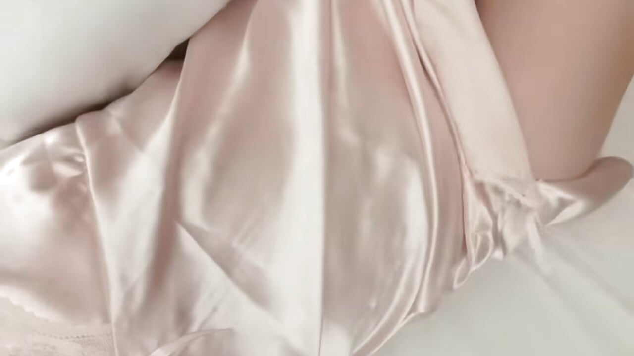 在床上等待 - video by Crush-7ii cam model