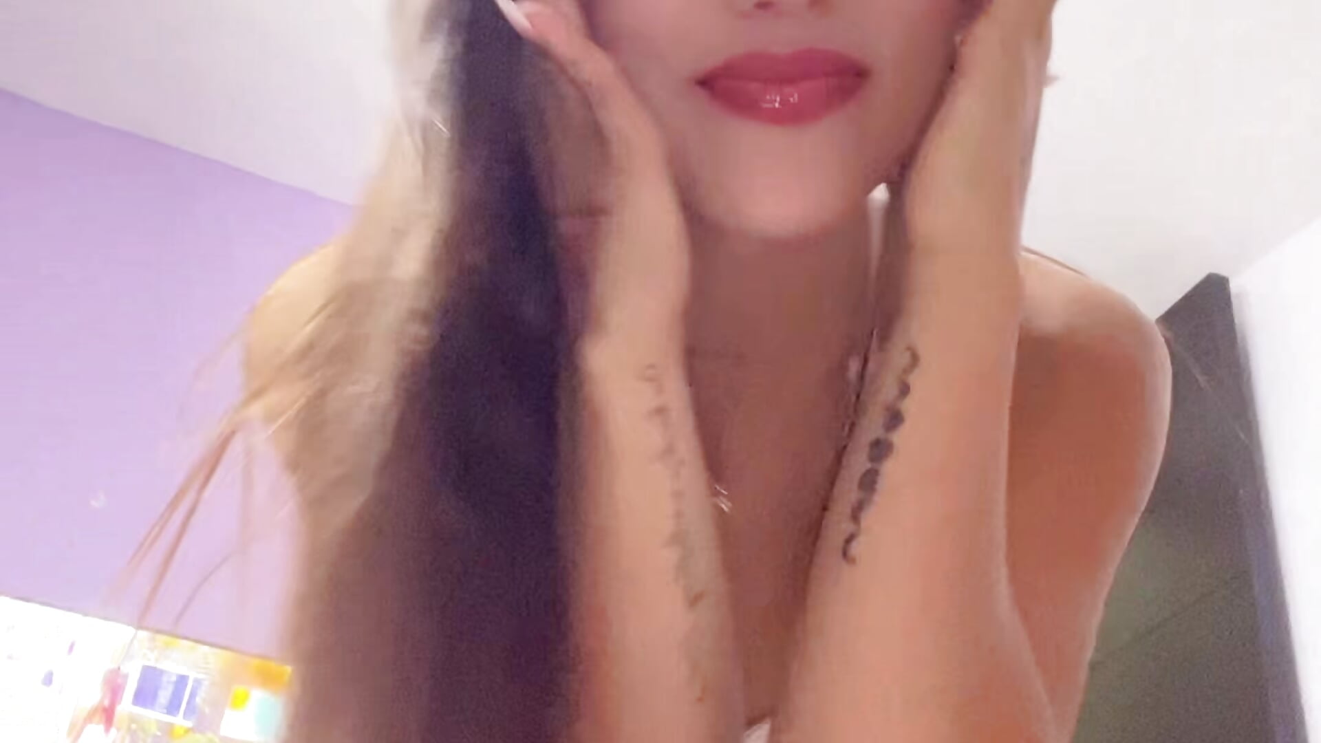 I love dancing for you 😏🙊 - video di Chloegi__ modella di cam