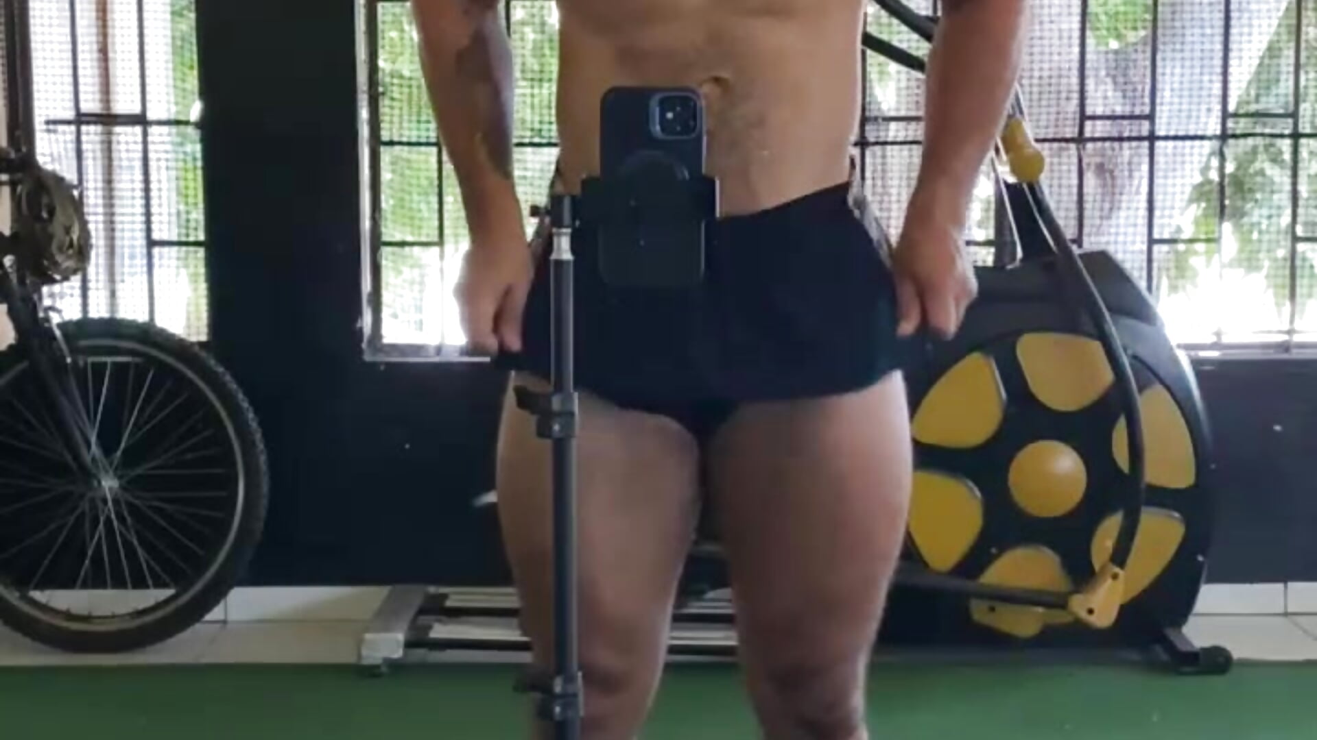 Flexing - video by vincentjaxon cam model