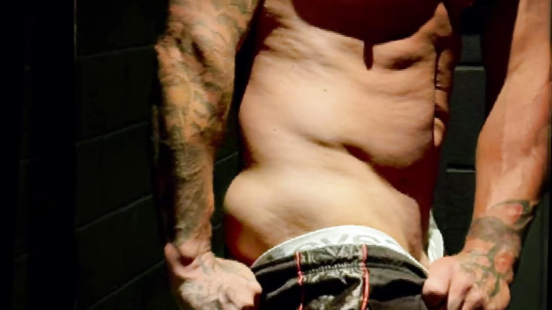 We tease to please - video by Reggie_roxie cam model