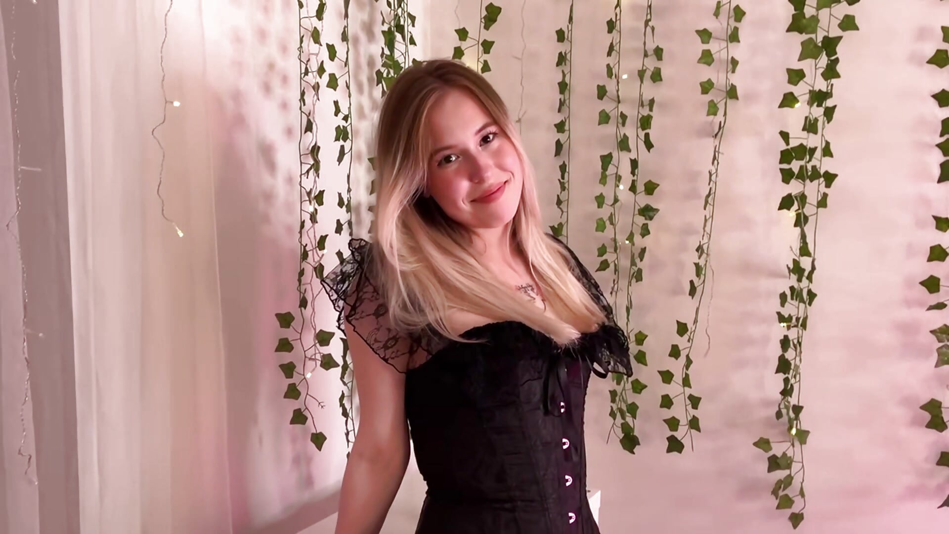 Plunge into my eyes ... - video od modelky/modela LanaRoselle