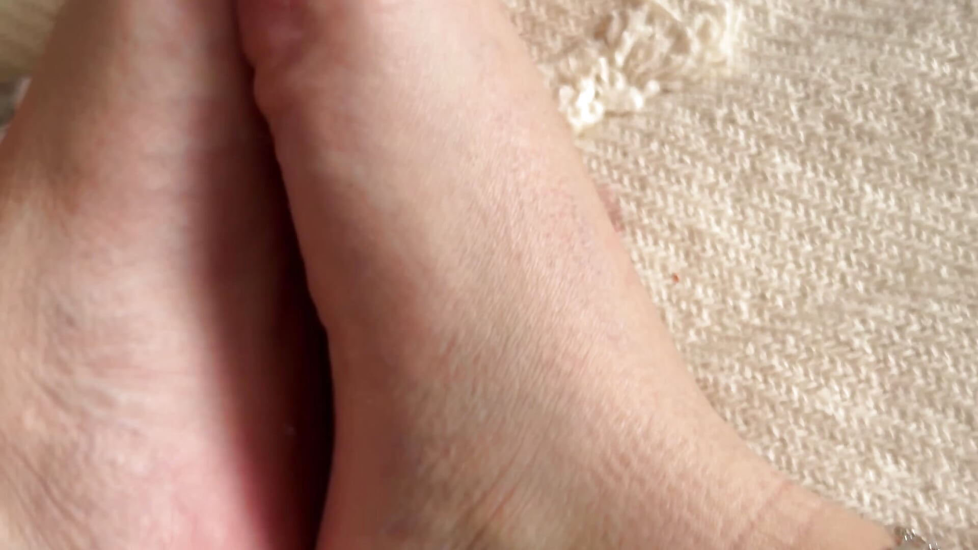 huele mis pies cerdo - video by Ammberly__Adam23 cam model