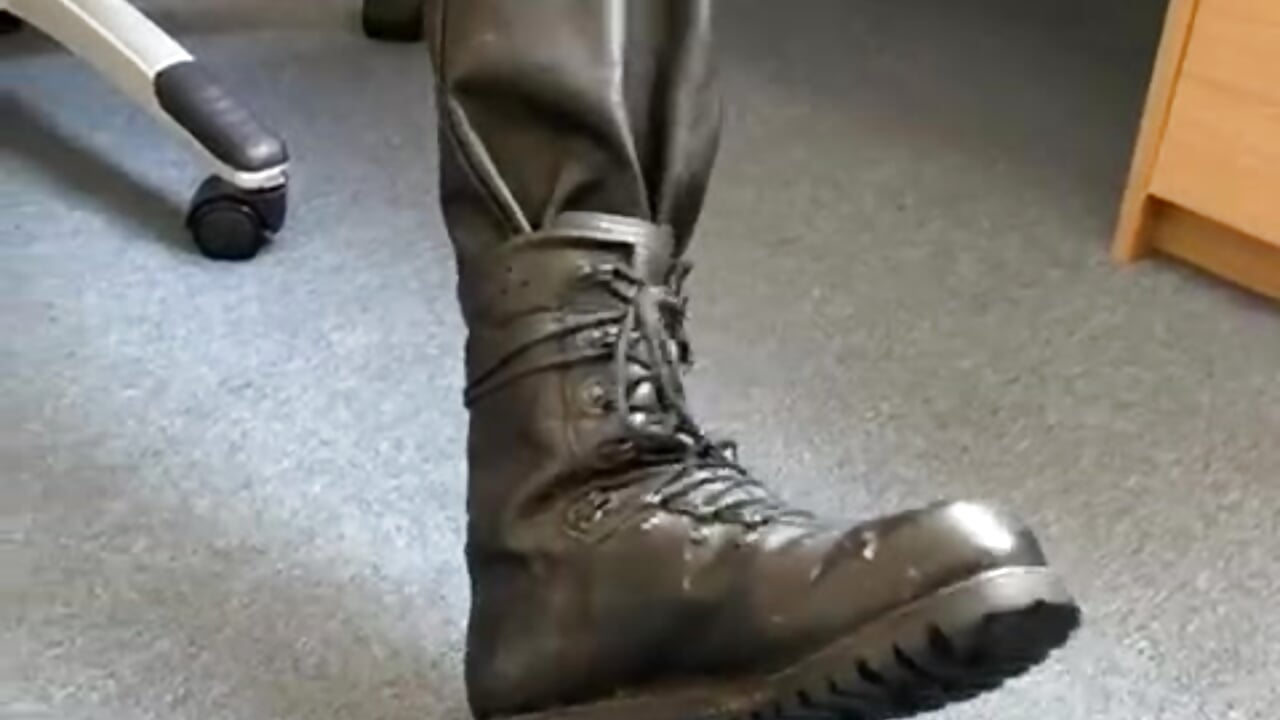 Leather god – video af alphaadonis