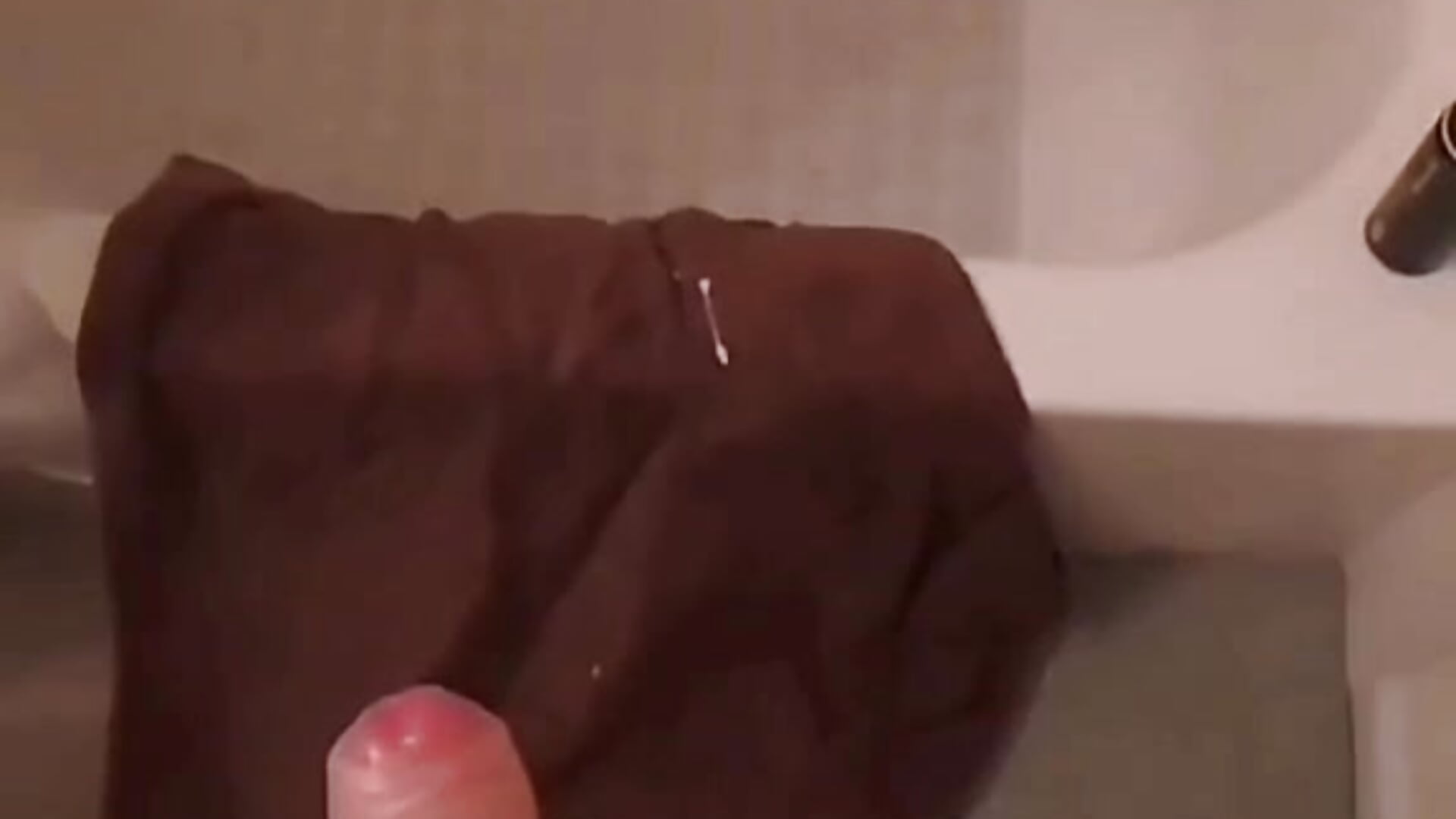 Shot – video od webkamerové modelky BrianJohnson_