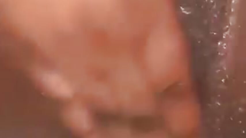 Squirting playing with my pussy - Video von BigAss_Candy