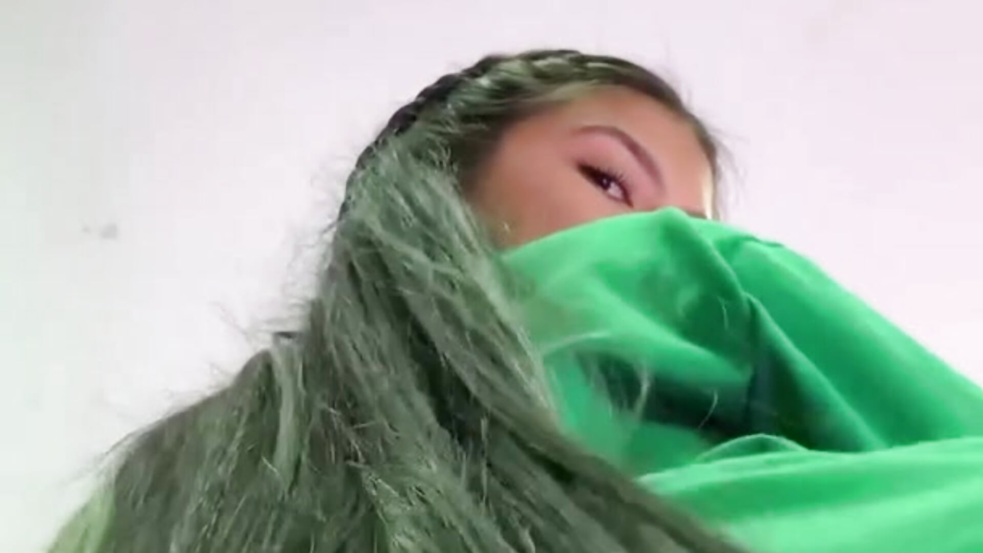 😏 - video by Dahiana_Le cam model