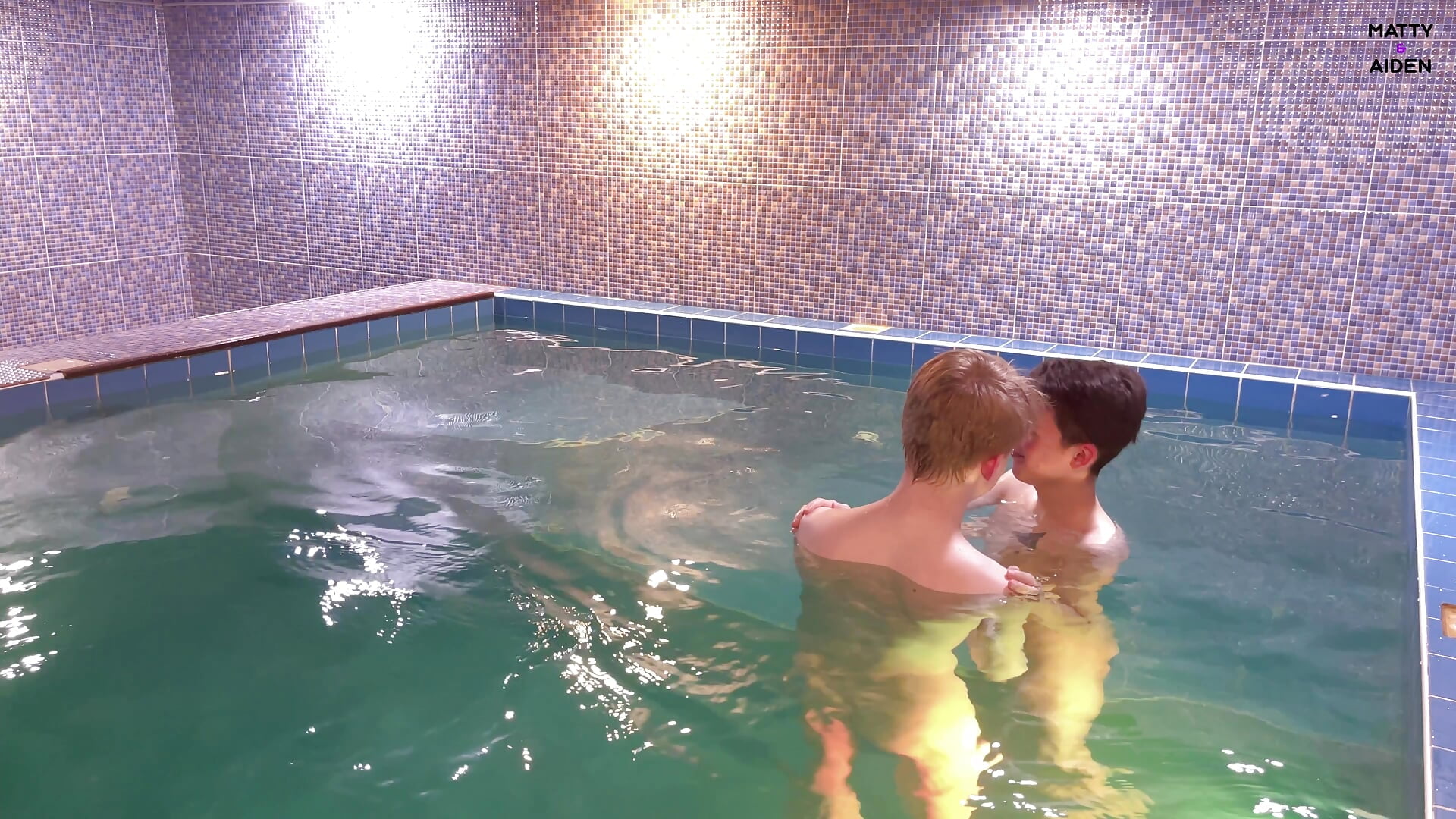 Teenage twinks Matty and Aiden blowjob in the swimming pool – видео вебкам-модели MattyandAiden