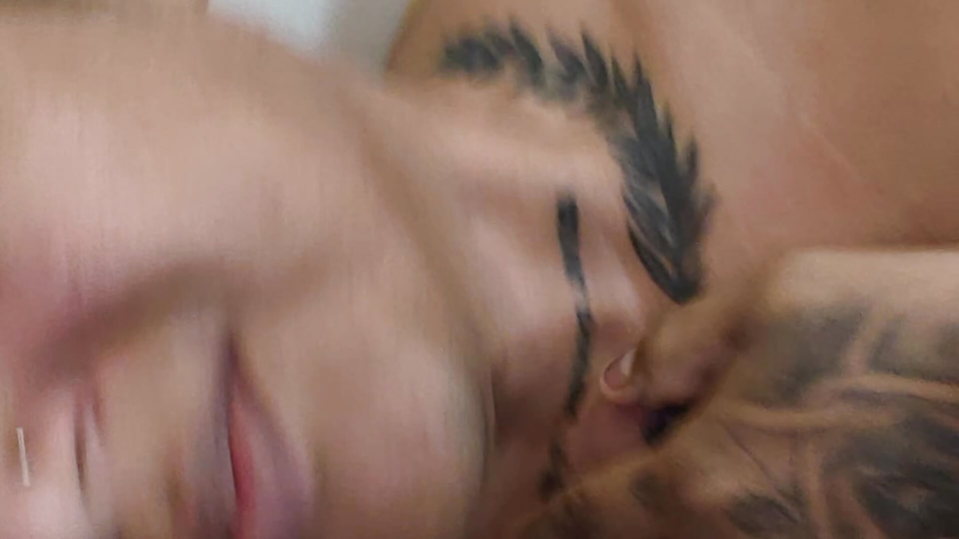 15705 - Vídeo de Eltatuajes, modelo de vídeos