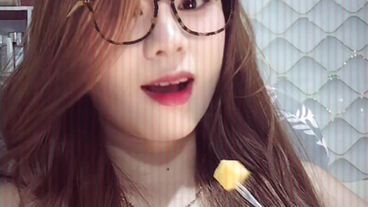 ❤️ - วิดีโอโดย ChkxyBomb โมเดลแคม