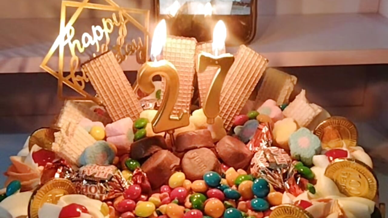 Happy birthday self 🎁 - video di ChkxyBomb modella di cam
